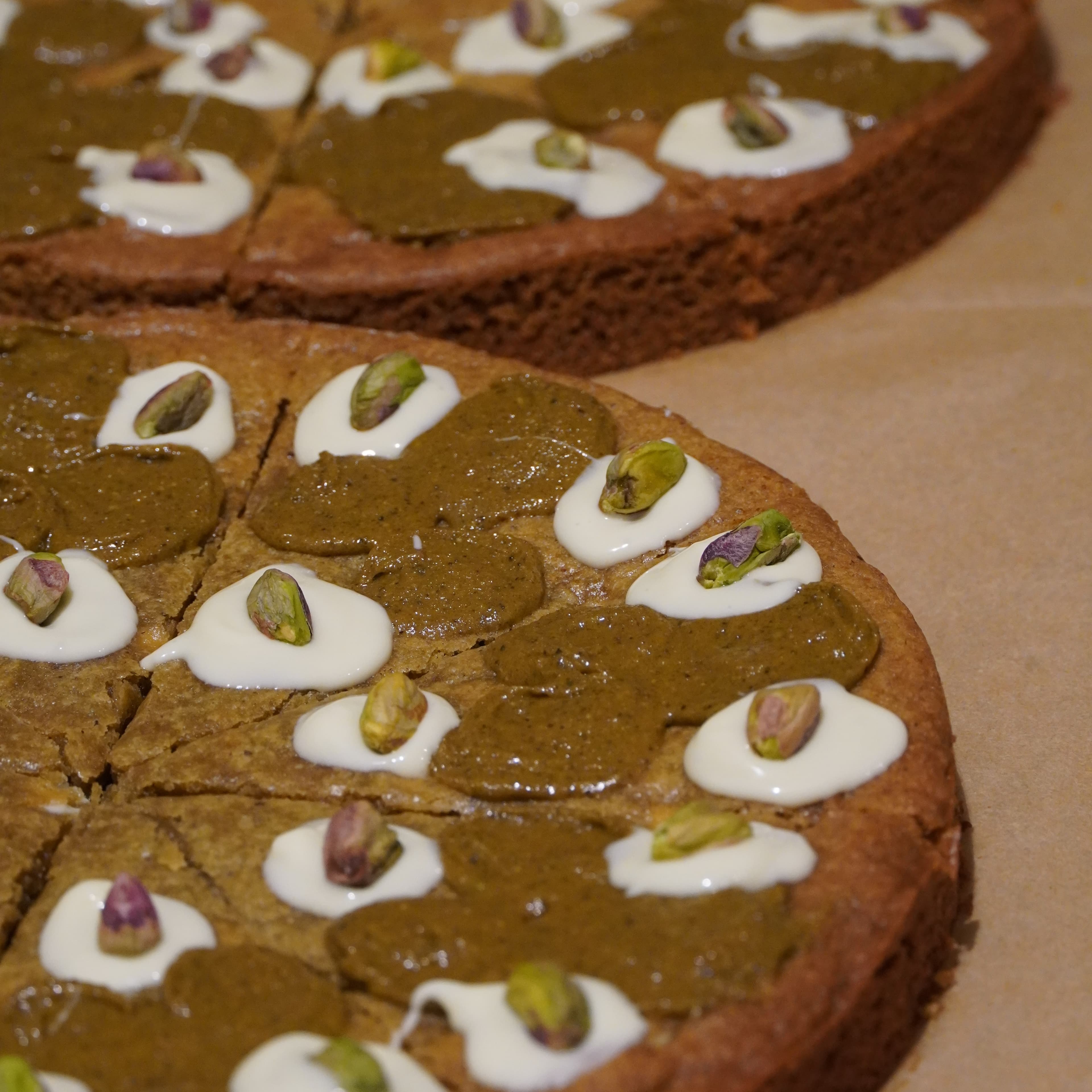 Cookie Pizza Pistacho Ibérico & Chocolate Blanco